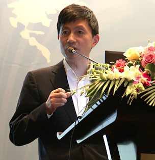 中國(guó)林產(chǎn)工業(yè)協(xié)會(huì)地板專業(yè)委員會(huì)秘書長(zhǎng) 呂斌發(fā)言